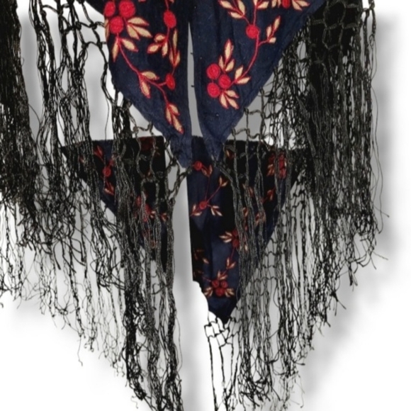 Valerie Steven's Exclusive of Decoration Triangle Wrap with XL Fringe - Picture 4 of 5